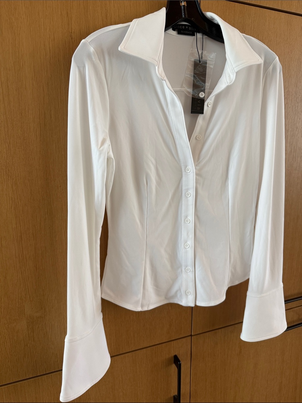 Alice and Olivia FREYA BUTTON DOWN TOP White Color Size Small NWT - Picture 3 of 9